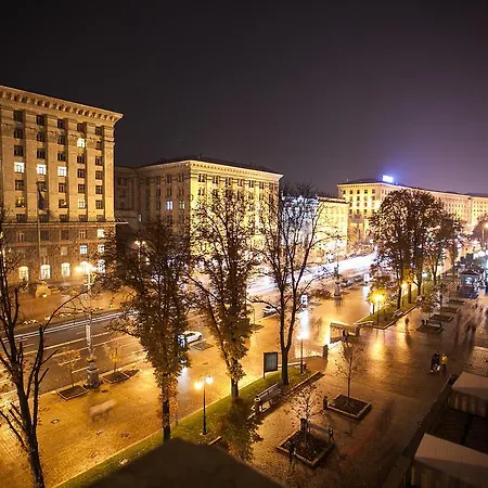On Khreshchatyk 21